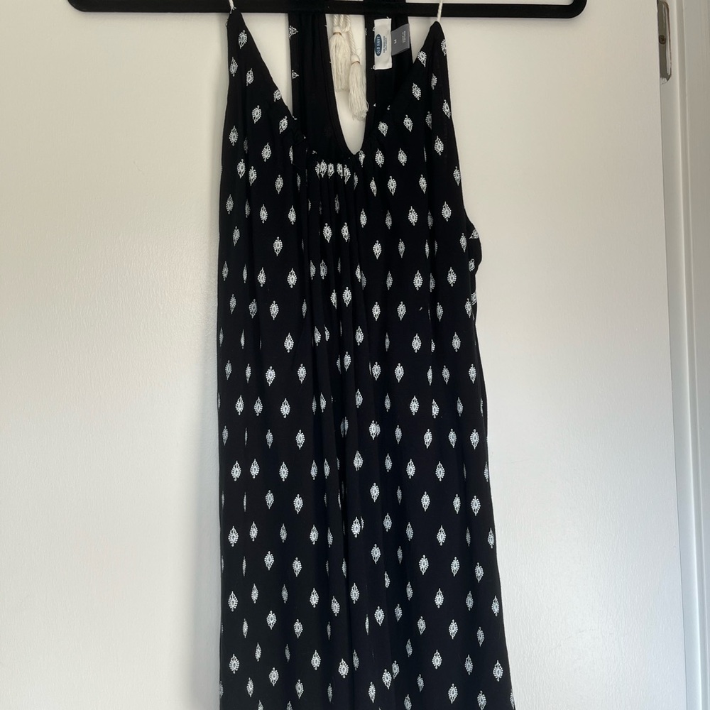 Old Navy Black and White Sleeveless Top